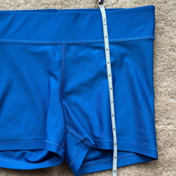 Under Armour Women's Blue Exercise Shorts - Size M - EUC - Stretch - Picture 7 of 8